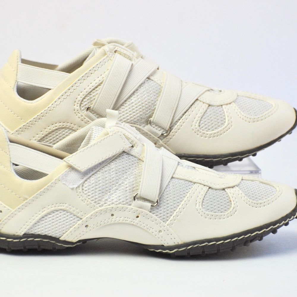 Size 7 Women Sneakers